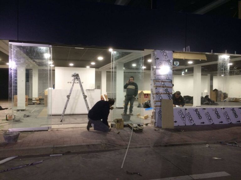 Puerta de cristal corredera automática de 2 hojas fijas y 2 móviles