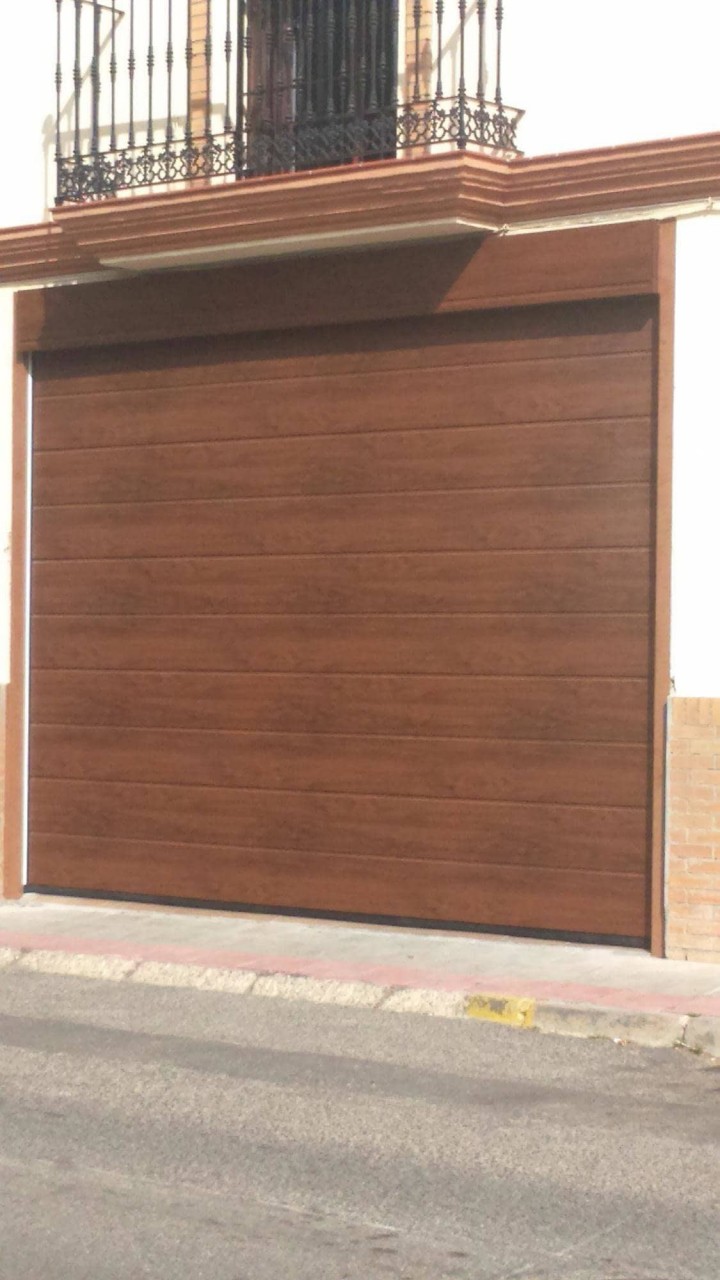 Puertas Automáticas Ecoman ha realizado la instalación de una puerta seccional